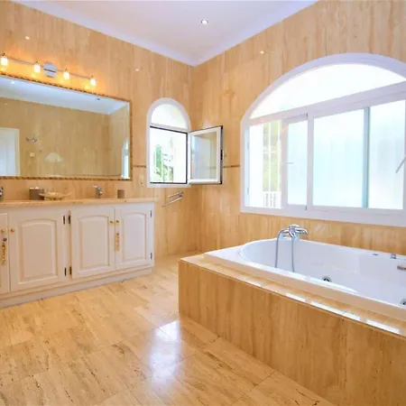 Casa Hermosa Villa Estepona