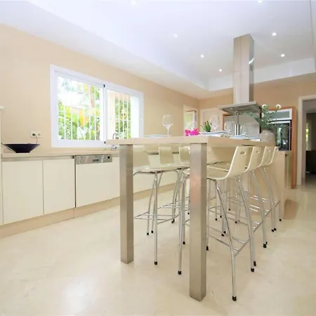 Casa Hermosa Villa *